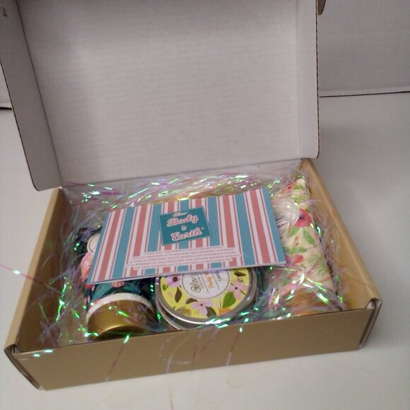 Body & Earth Love Set Hand Cream Foot Cream Soap Candle - Picture 4 of 12